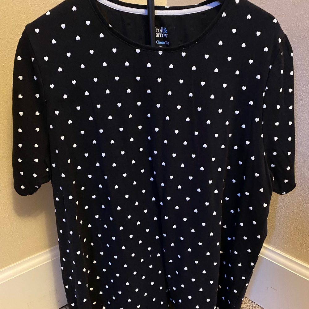 Croft & Barrow Black and White Heart Pattern Tee
